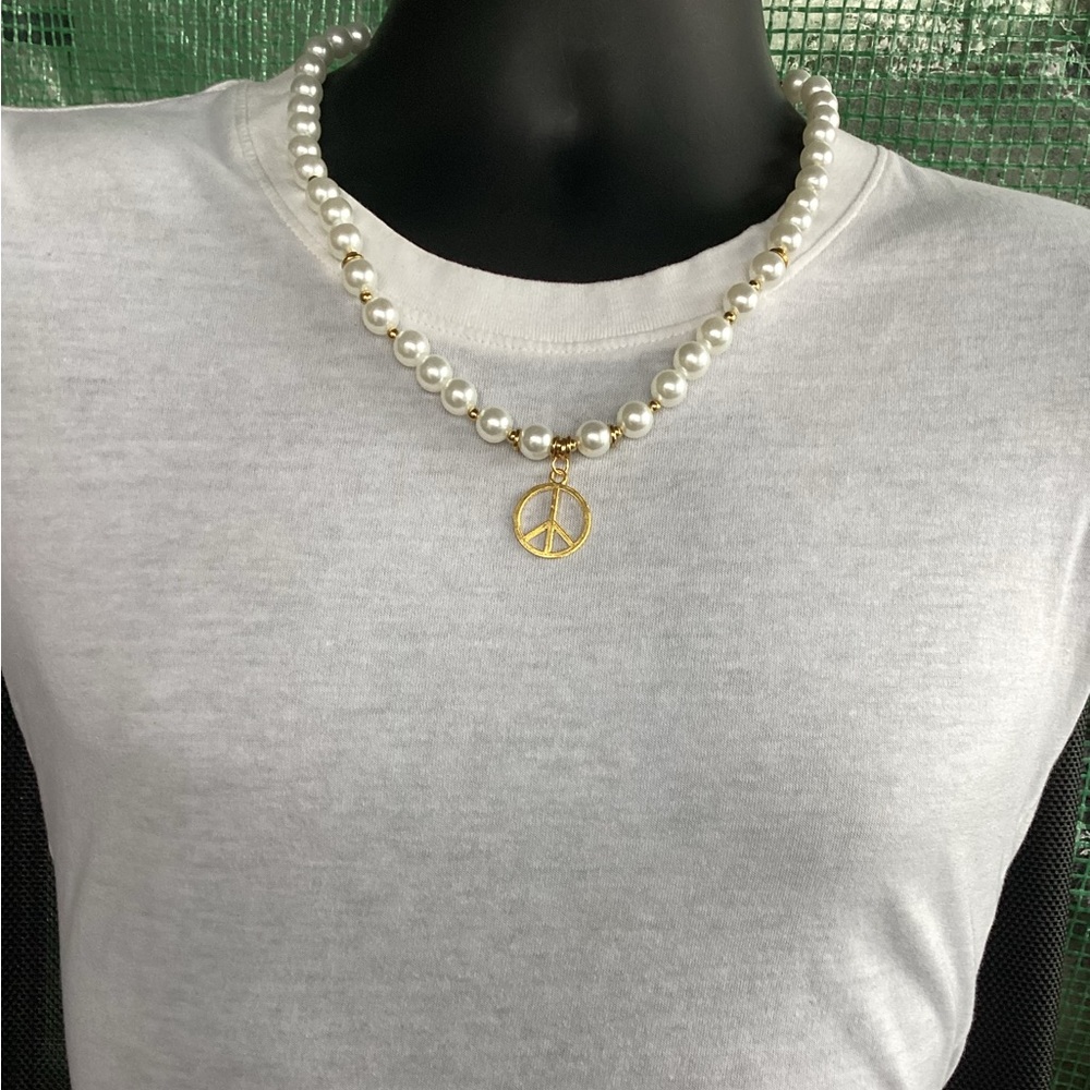 Men's Pearls N Peace Sign Necklace - Picture 3 of 3